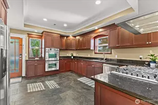400 NE 50th St, Seattle, WA 98105 - Photo 10
