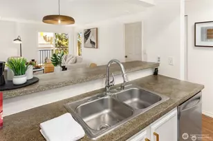 5901 Phinney Ave N, Seattle, WA 98103 - Photo 10
