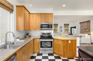 300 Wyatt Way NE, Bainbridge Island, WA 98110 - Photo 14