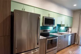 1085 103rd Ave NE, Bellevue, WA 98004 - Photo 2