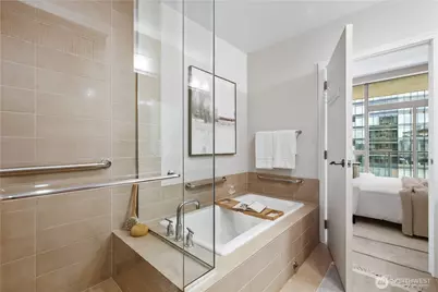 10650 NE 9th Place #2122, Bellevue, WA 98004 - Photo 20
