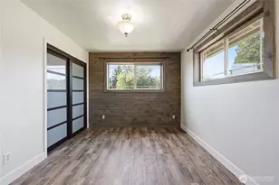 102 Sherwood Ln, Castle Rock, WA 98611 - Photo 1