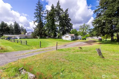 13706 C Street S, Tacoma, WA 98444 - Photo 2