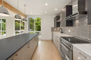 102 NE 44th St, Seattle, WA 98105 - Photo 4