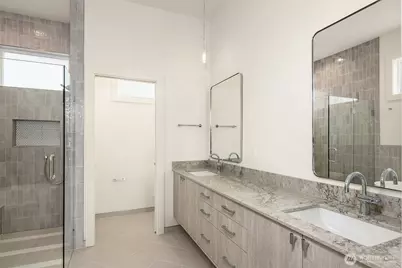 102 NE 44th Street, Seattle, WA 98105 - Photo 18