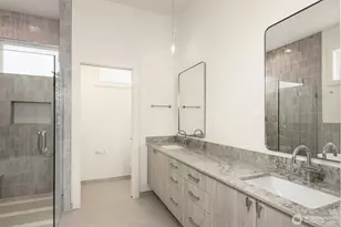 102 NE 44th St, Seattle, WA 98105 - Photo 18