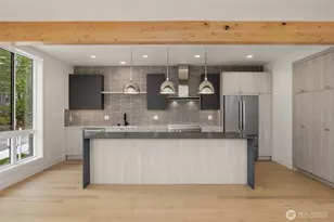 102 NE 44th St, Seattle, WA 98105 - Photo 2