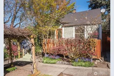 2214 N 60th Street, Seattle, WA 98103 - Photo 2