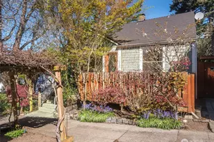 2214 N 60th St, Seattle, WA 98103 - Photo 2