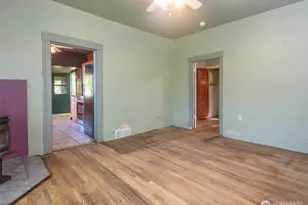 2214 N 60th St, Seattle, WA 98103 - Photo 8