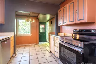 2214 N 60th St, Seattle, WA 98103 - Photo 4