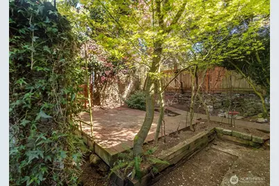2214 N 60th Street, Seattle, WA 98103 - Photo 20