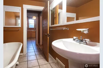 2214 N 60th Street, Seattle, WA 98103 - Photo 10