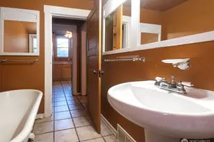 2214 N 60th St, Seattle, WA 98103 - Photo 10
