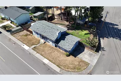 983 NE O'Leary Street, Oak Harbor, WA 98277 - Photo 2