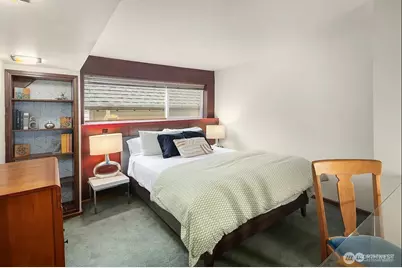 267 E Newton Street, Seattle, WA 98102 - Photo 18