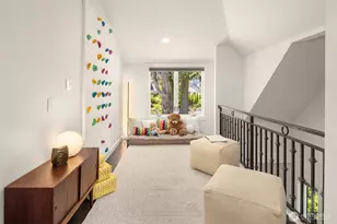 1810 Madrona Dr, Seattle, WA 98122 - Photo 14