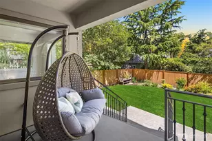 1810 Madrona Dr, Seattle, WA 98122 - Photo 36