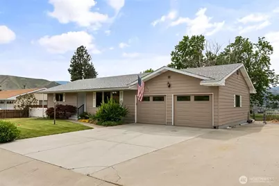 60 N Green Place, East Wenatchee, WA 98802 - Photo 1