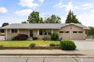60 N Green Pl, East Wenatchee, WA 98802 - Photo 2