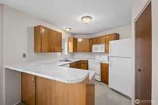 1425 S Puget Dr, Renton, WA 98055 - Photo 8