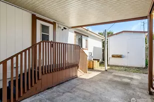 225 NE Ernst St, Oak Harbor, WA 98277 - Photo 24