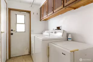 225 NE Ernst St, Oak Harbor, WA 98277 - Photo 16