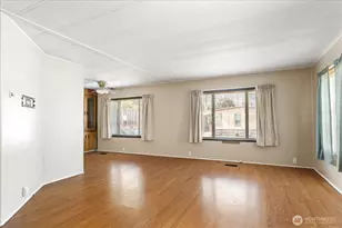 225 NE Ernst St, Oak Harbor, WA 98277 - Photo 6