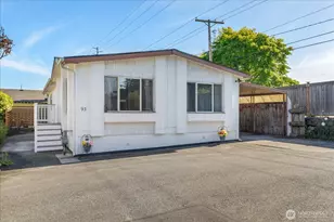 225 NE Ernst St, Oak Harbor, WA 98277 - Photo 2