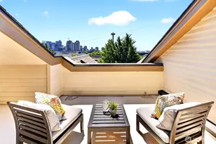 402 Aloha St, Seattle, WA 98109 - Photo 2