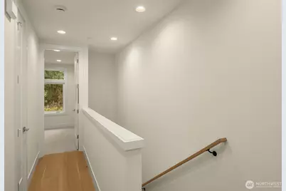12710 NE 72nd Street, Kirkland, WA 98033 - Photo 28