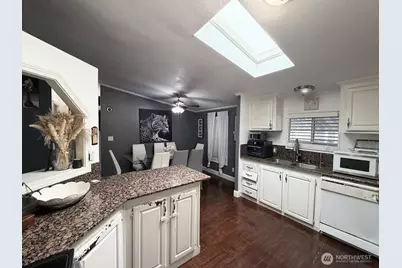 607 37th Street SE #105, Auburn, WA 98002 - Photo 4