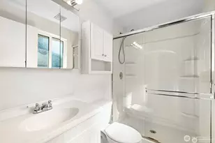 14221 SE 10th Pl, Bellevue, WA 98007 - Photo 16