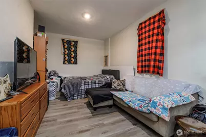 102 & 104 9th Street SW, Puyallup, WA 98371 - Photo 10