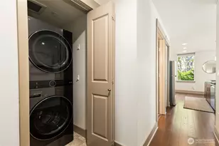 4547 8th Ave NE, Seattle, WA 98105 - Photo 2