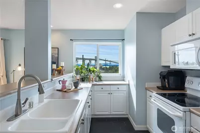 524 6th Avenue W #210, Seattle, WA 98119 - Photo 6