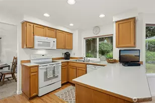 23435 NE 28th Pl, Sammamish, WA 98074 - Photo 8
