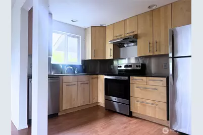 725 141st Place NE #4, Bellevue, WA 98007 - Photo 8