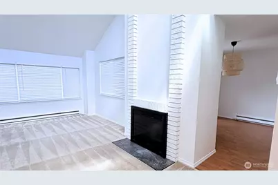 725 141st Place NE #4, Bellevue, WA 98007 - Photo 4