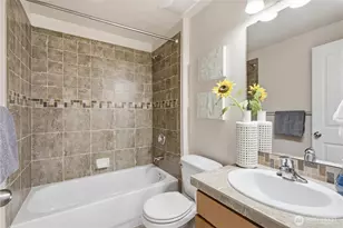 1017 NE 123rd St, Seattle, WA 98125 - Photo 8