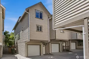 1017 NE 123rd St, Seattle, WA 98125 - Photo 1