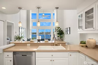 2400 8th Avenue N #2, Seattle, WA 98109 - Photo 10