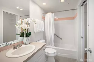 2400 8th Ave N, Seattle, WA 98109 - Photo 14