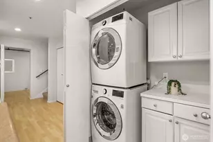 2400 8th Ave N, Seattle, WA 98109 - Photo 16