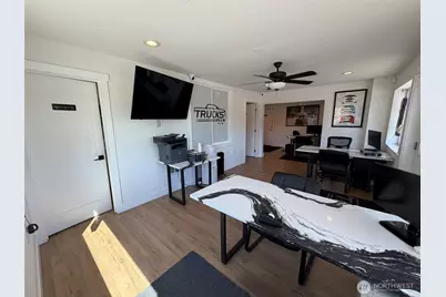 10401 Lake City Way NE, Seattle, WA 98125 - Photo 16