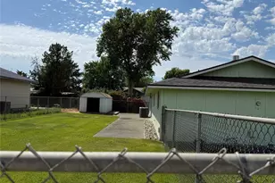 890 E Kennedy Ave, Hermiston, OR 97838 - Photo 4