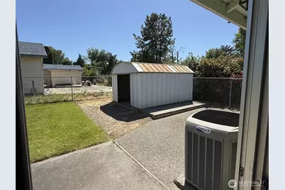 890 E Kennedy Avenue, Hermiston, OR 97838 - Photo 30