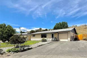 703 Sunrise Dr, Omak, WA 98841 - Photo 2