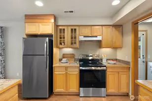 10717 Phinney Ave N, Seattle, WA 98133 - Photo 12