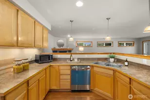 10717 Phinney Ave N, Seattle, WA 98133 - Photo 14